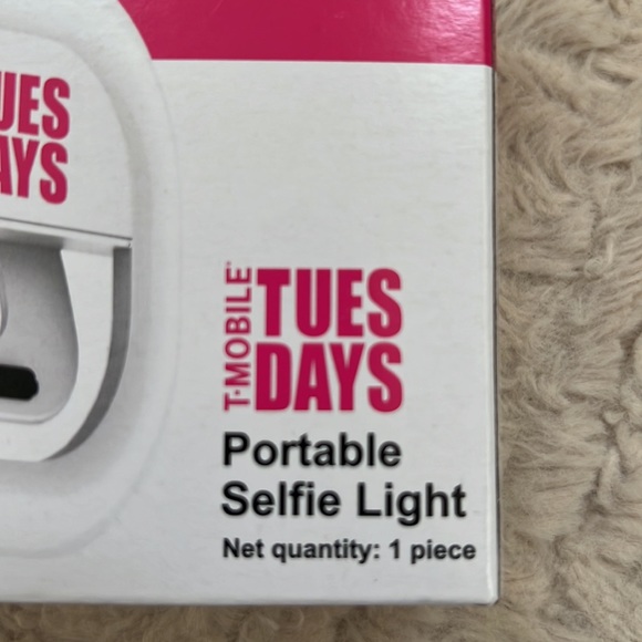 Ring light, T-Mobile Tuesday’s portable clip on selfie ring light New in box - Picture 9 of 15